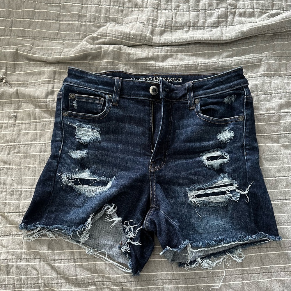 Comfy and stretchy AE shorts